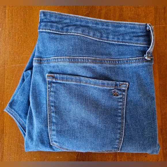 Jessica Simpson High-Rise Skinny Jeans - Picture 3 of 6